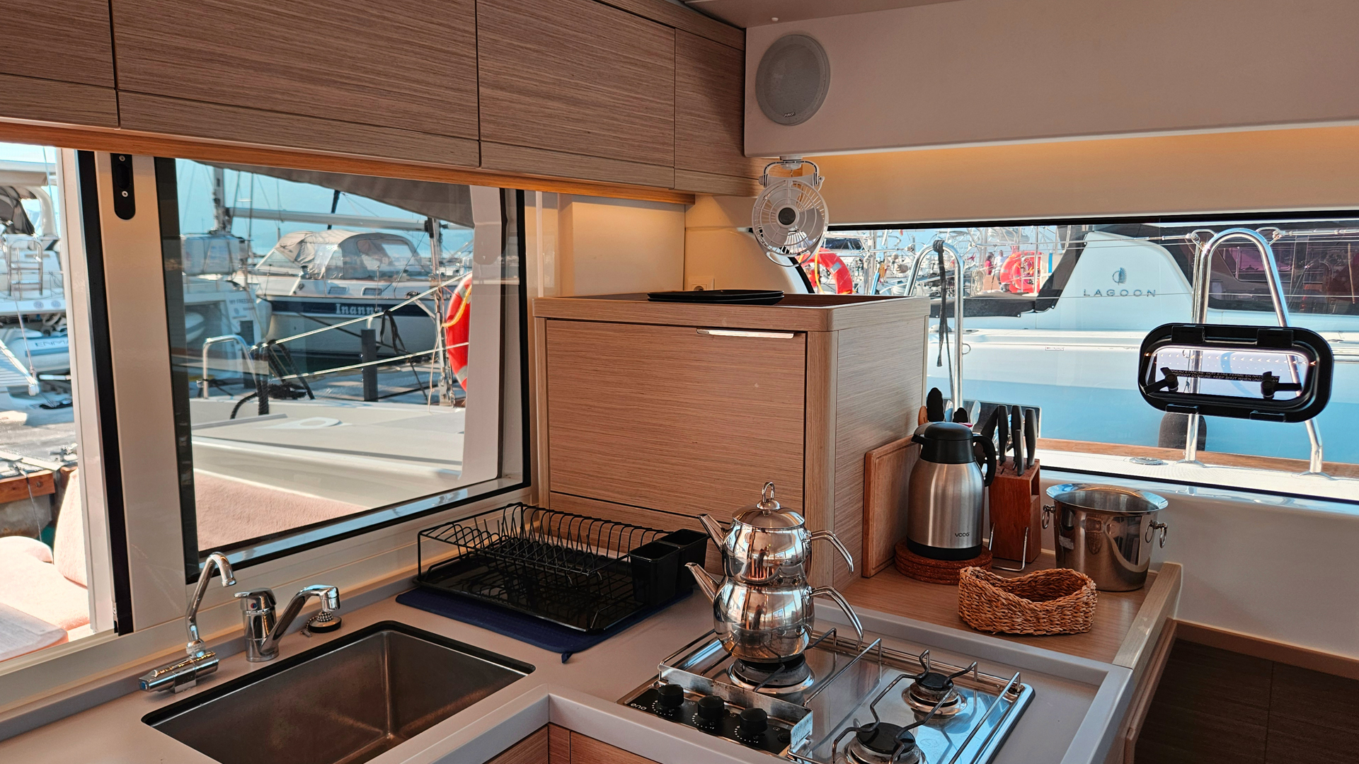 Lagoon 40 — photo 2
