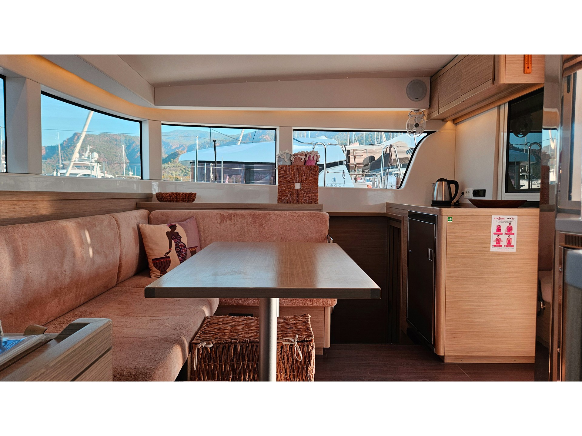 Lagoon 40 — photo 11