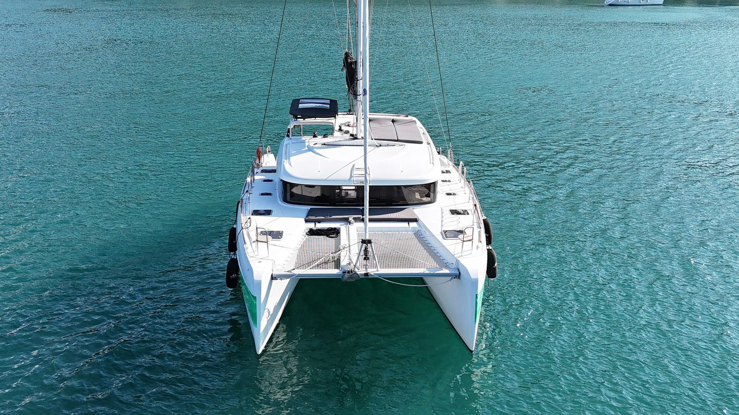 Lagoon 40 — photo 3