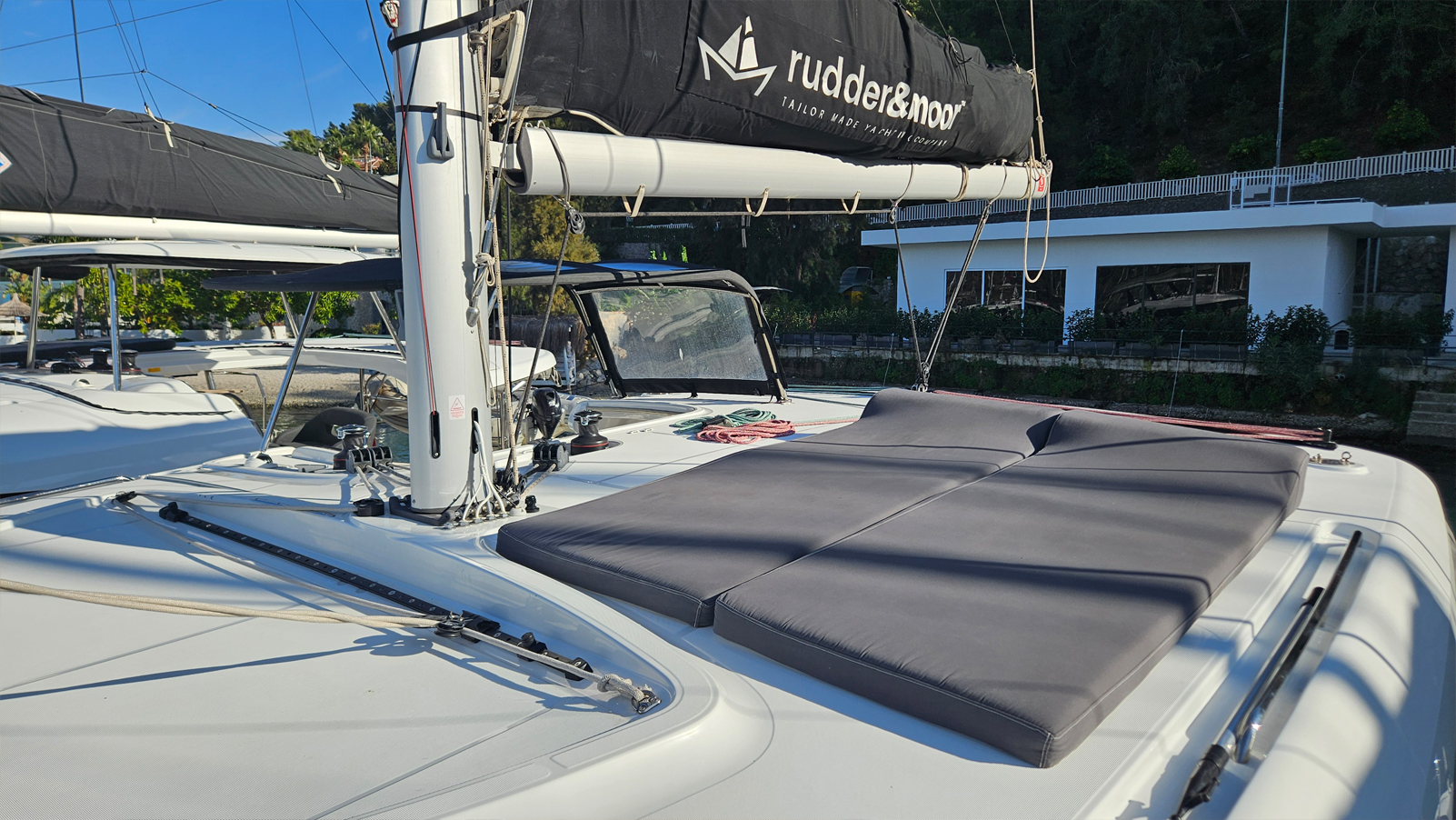 Lagoon 40 — photo 2