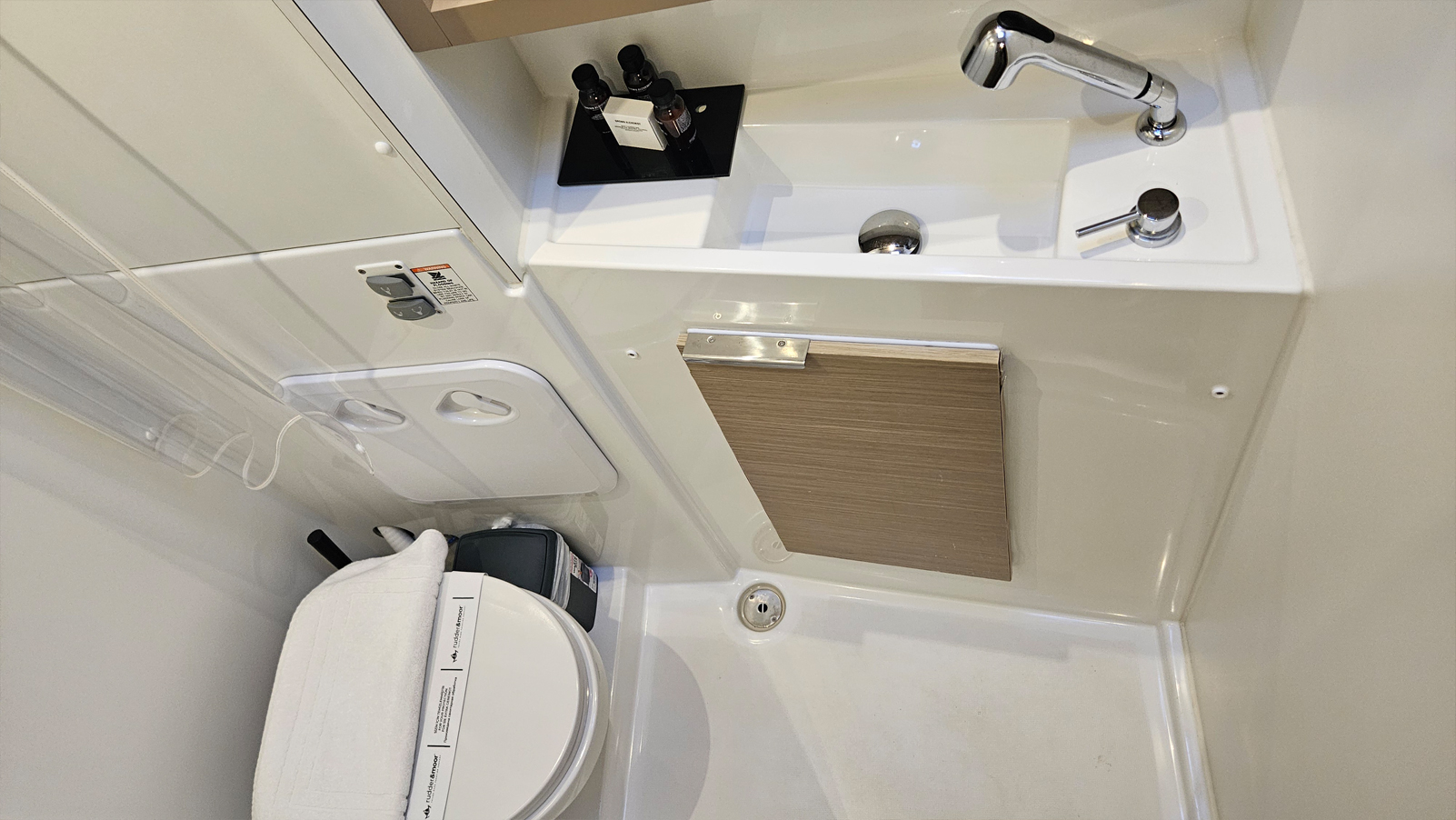 Lagoon 40 — photo 14