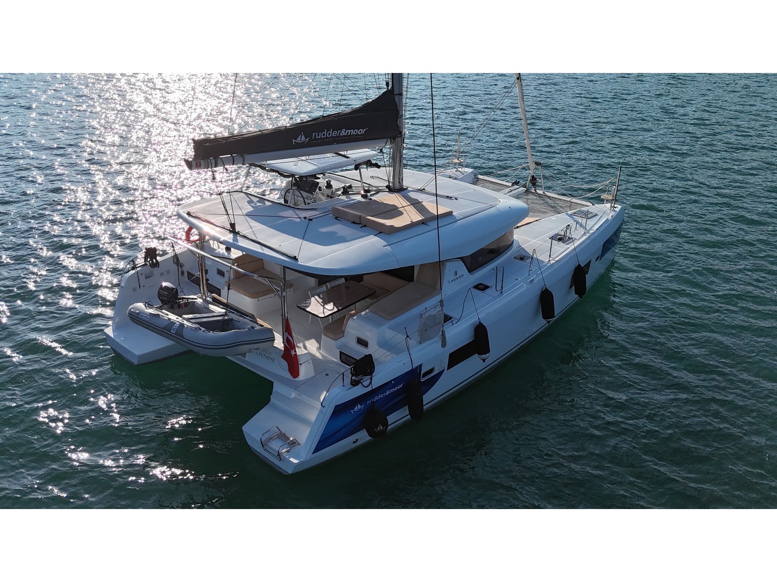 Lagoon 42 — photo 1