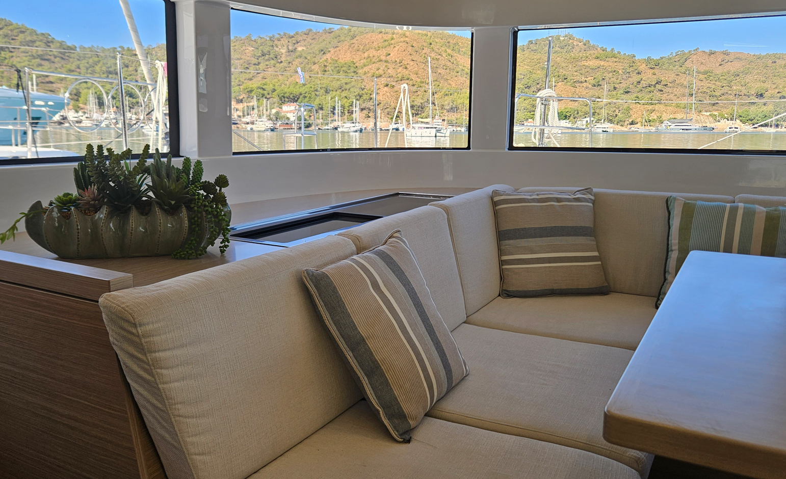 Lagoon 51 — photo 12