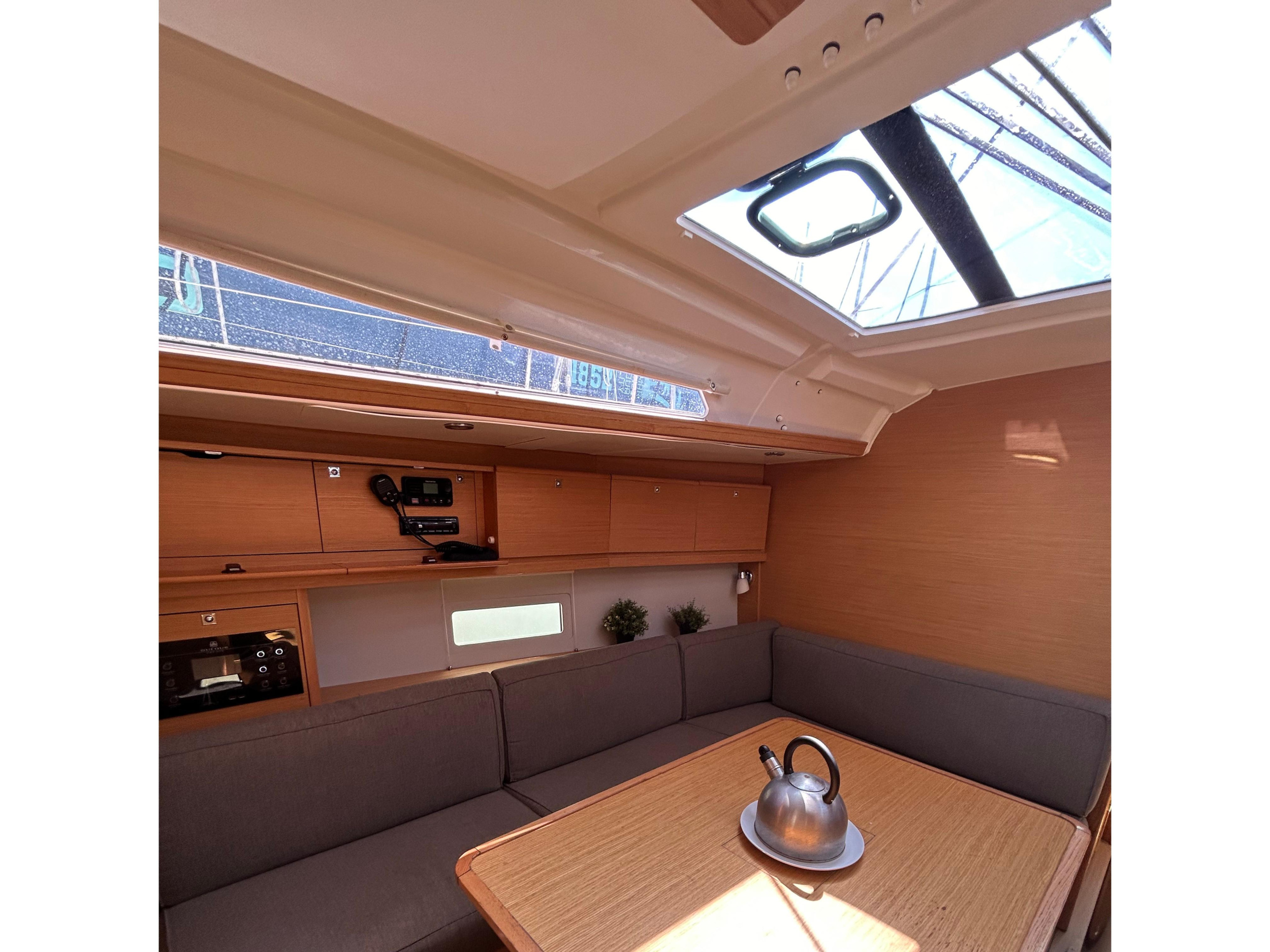 Dufour 430 Grand Large — photo 34