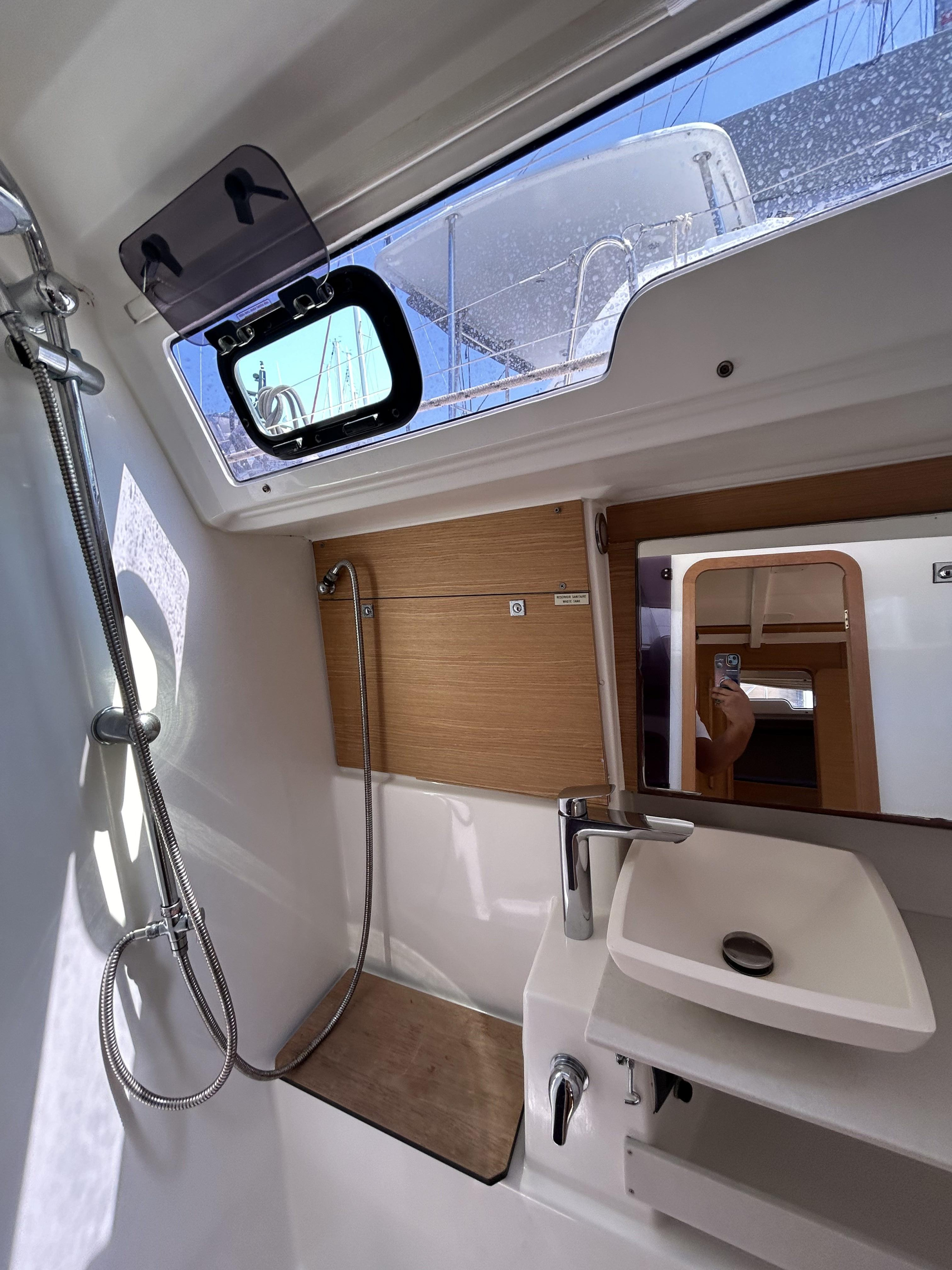 Dufour 430 Grand Large — photo 12
