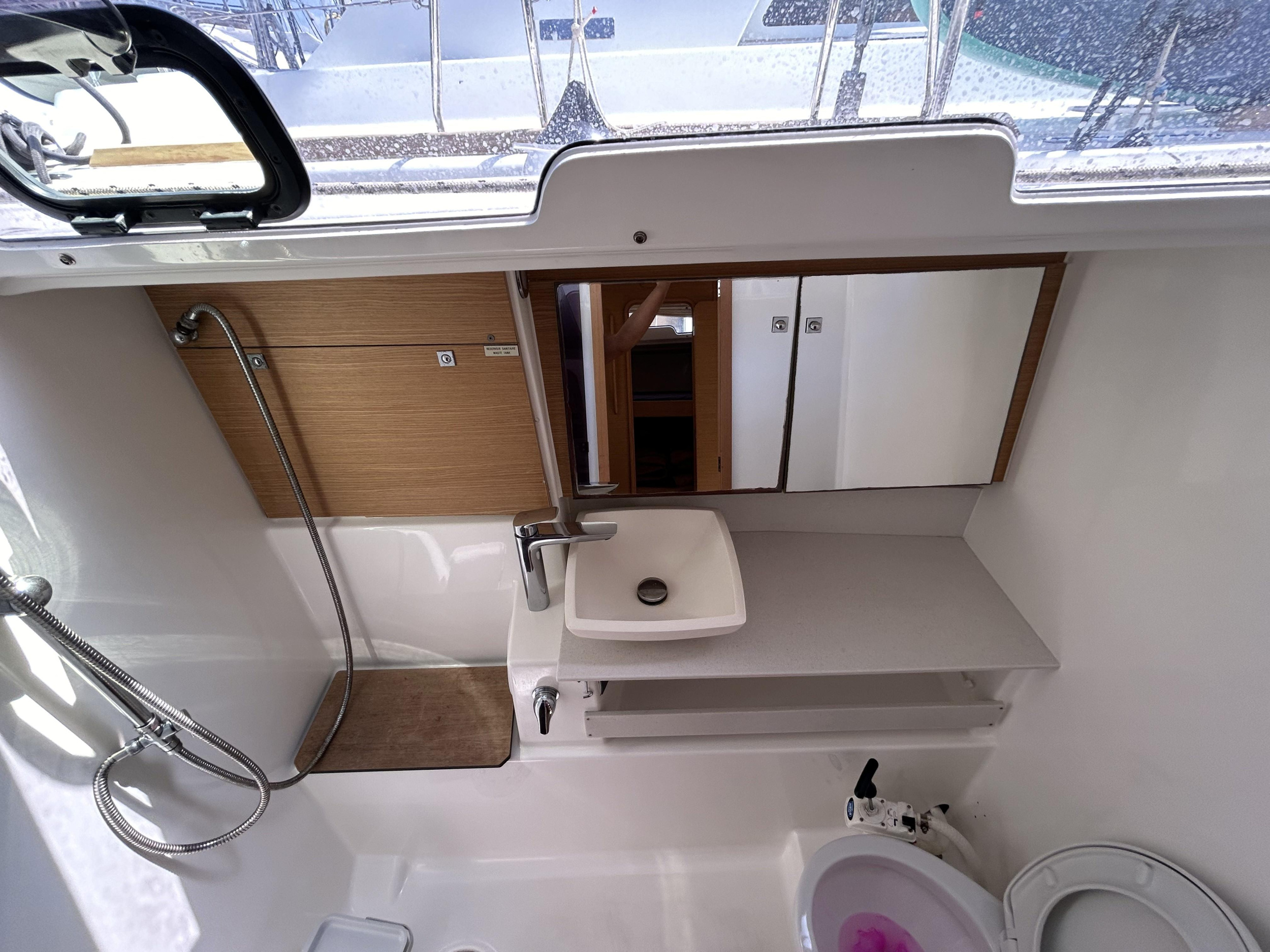 Dufour 430 Grand Large — photo 26