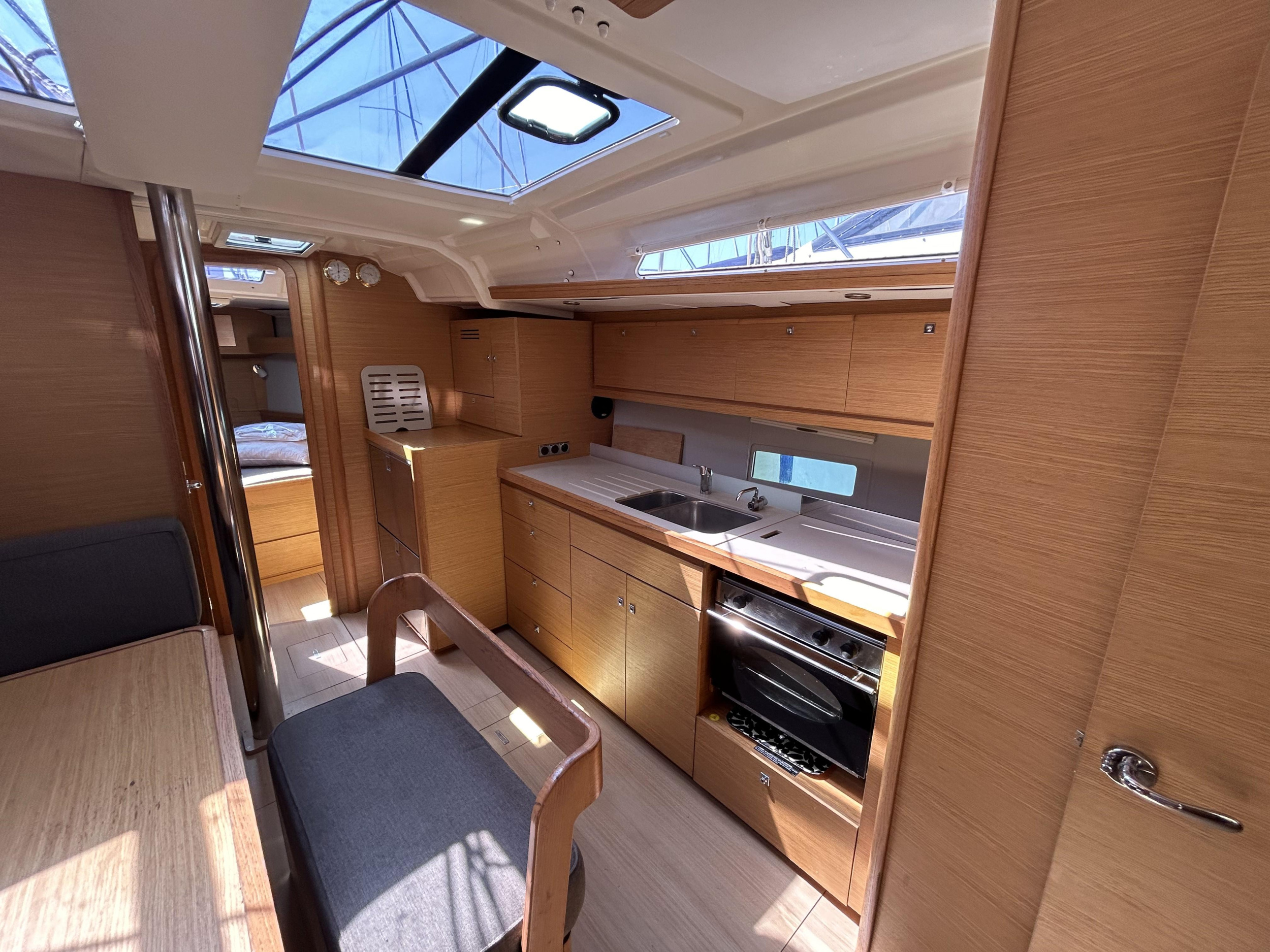 Dufour 430 Grand Large — photo 16