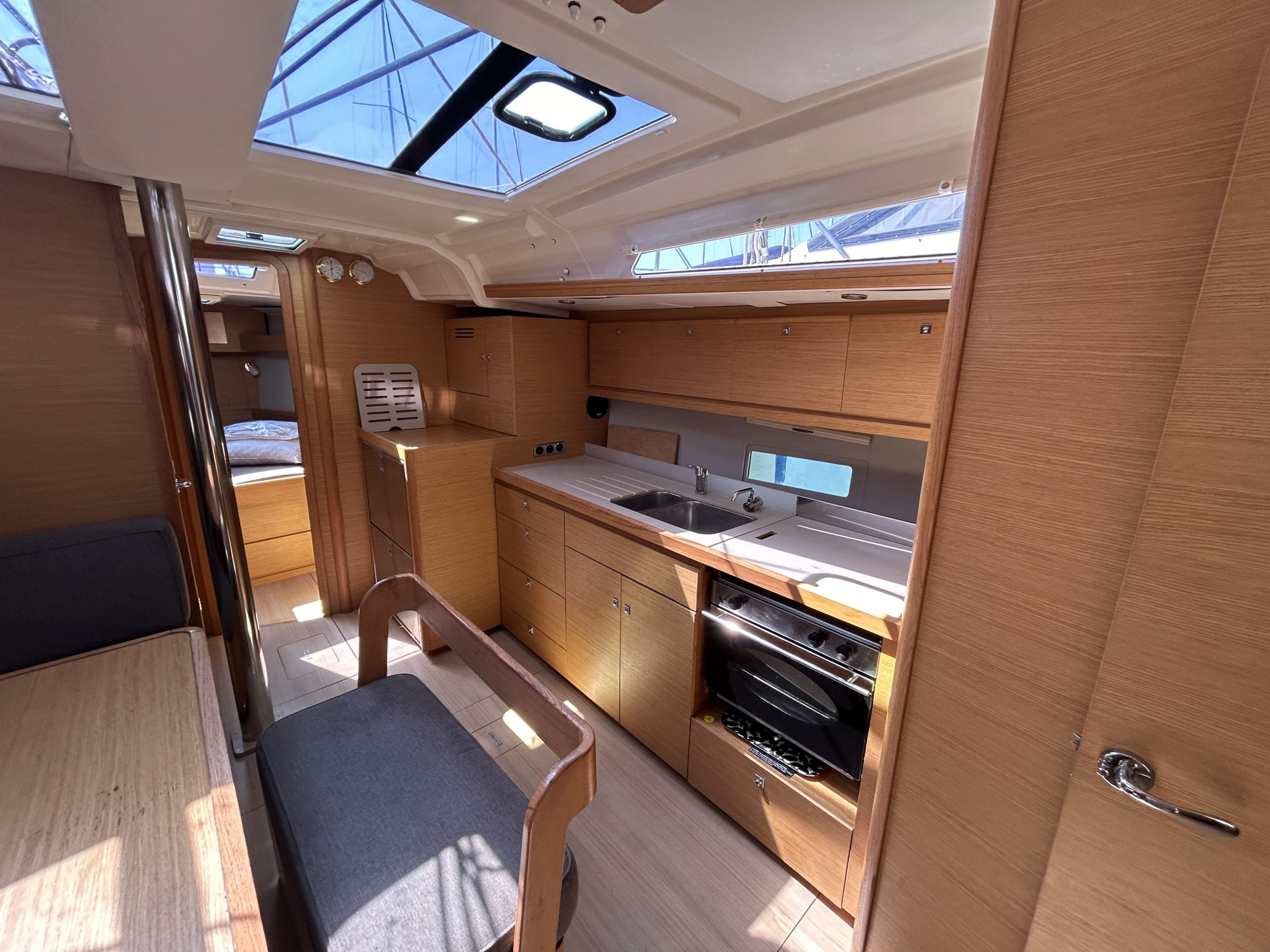 Dufour 430 Grand Large — photo 34