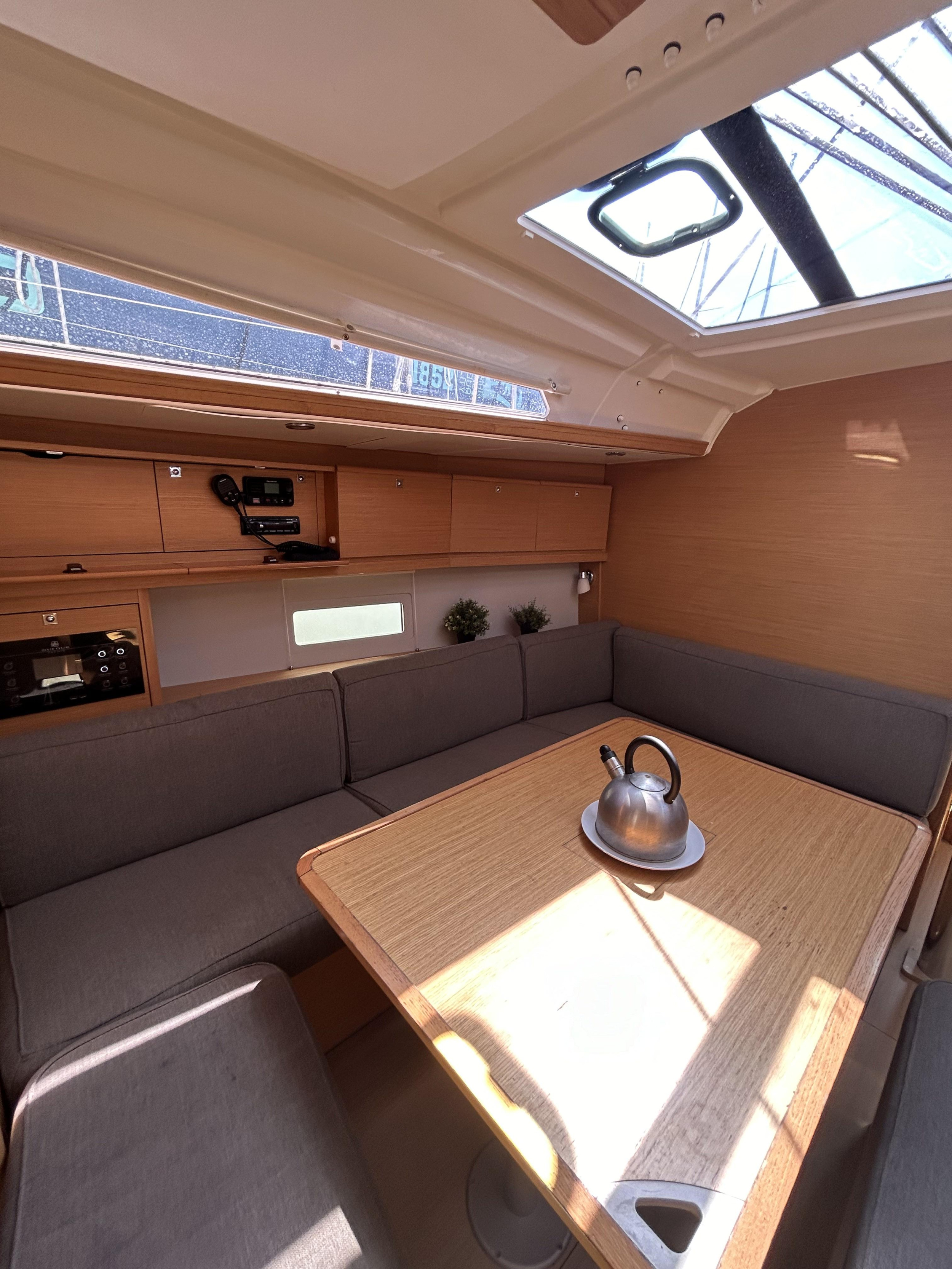 Dufour 430 Grand Large — photo 10
