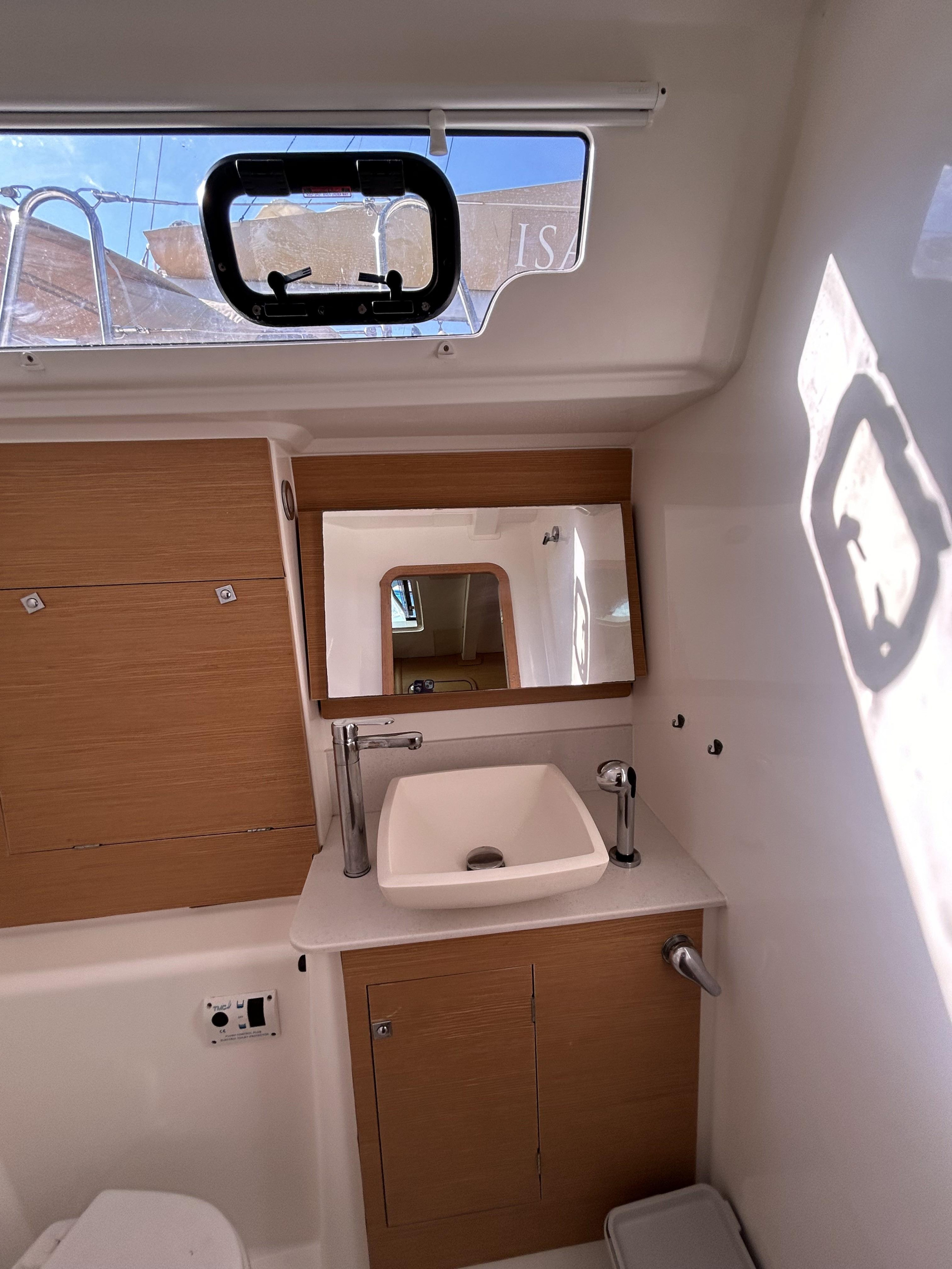 Dufour 460 Grand Large (5cab/3wc) — photo 4