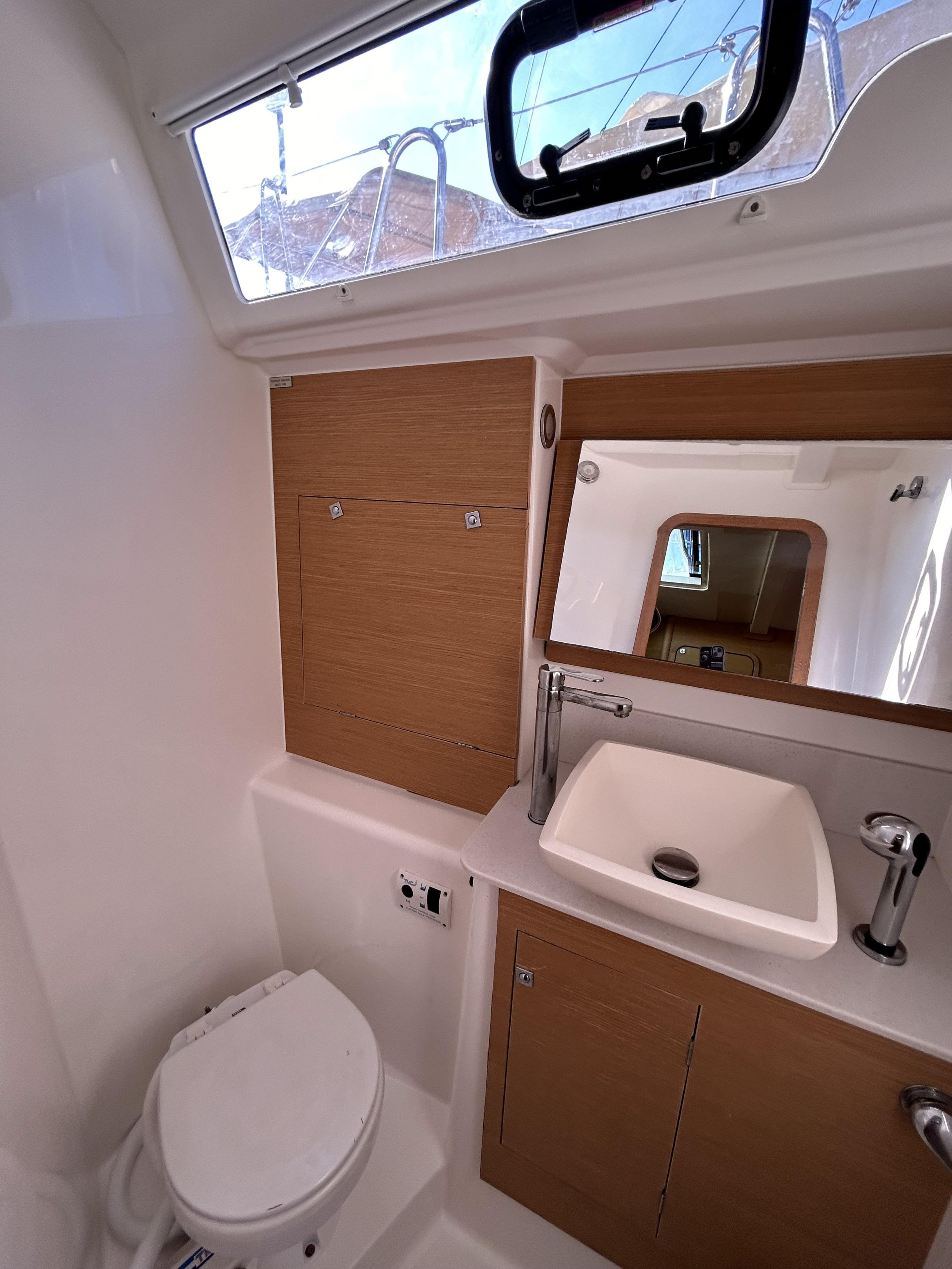 Dufour 460 Grand Large (5cab/3wc) — photo 21