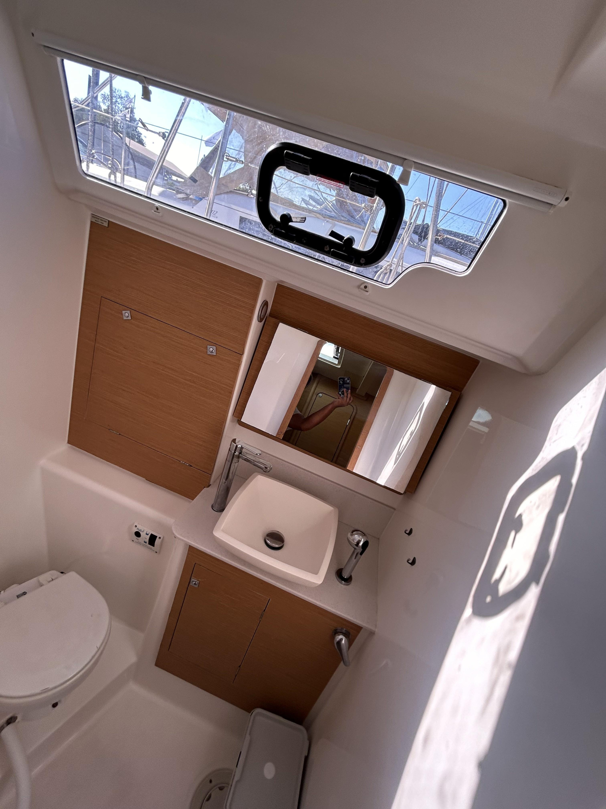 Dufour 460 Grand Large (5cab/3wc) — photo 23