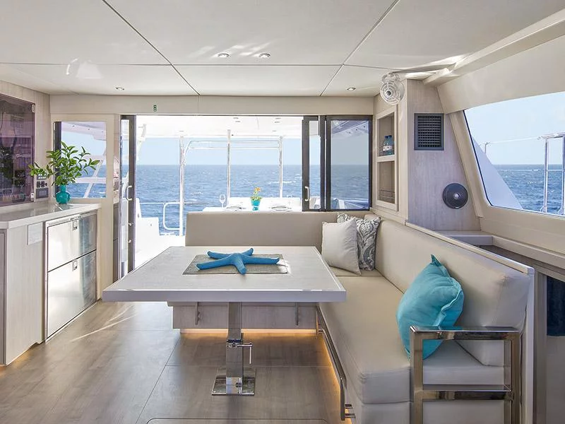 Leopard 43 PC () Interior image - 1