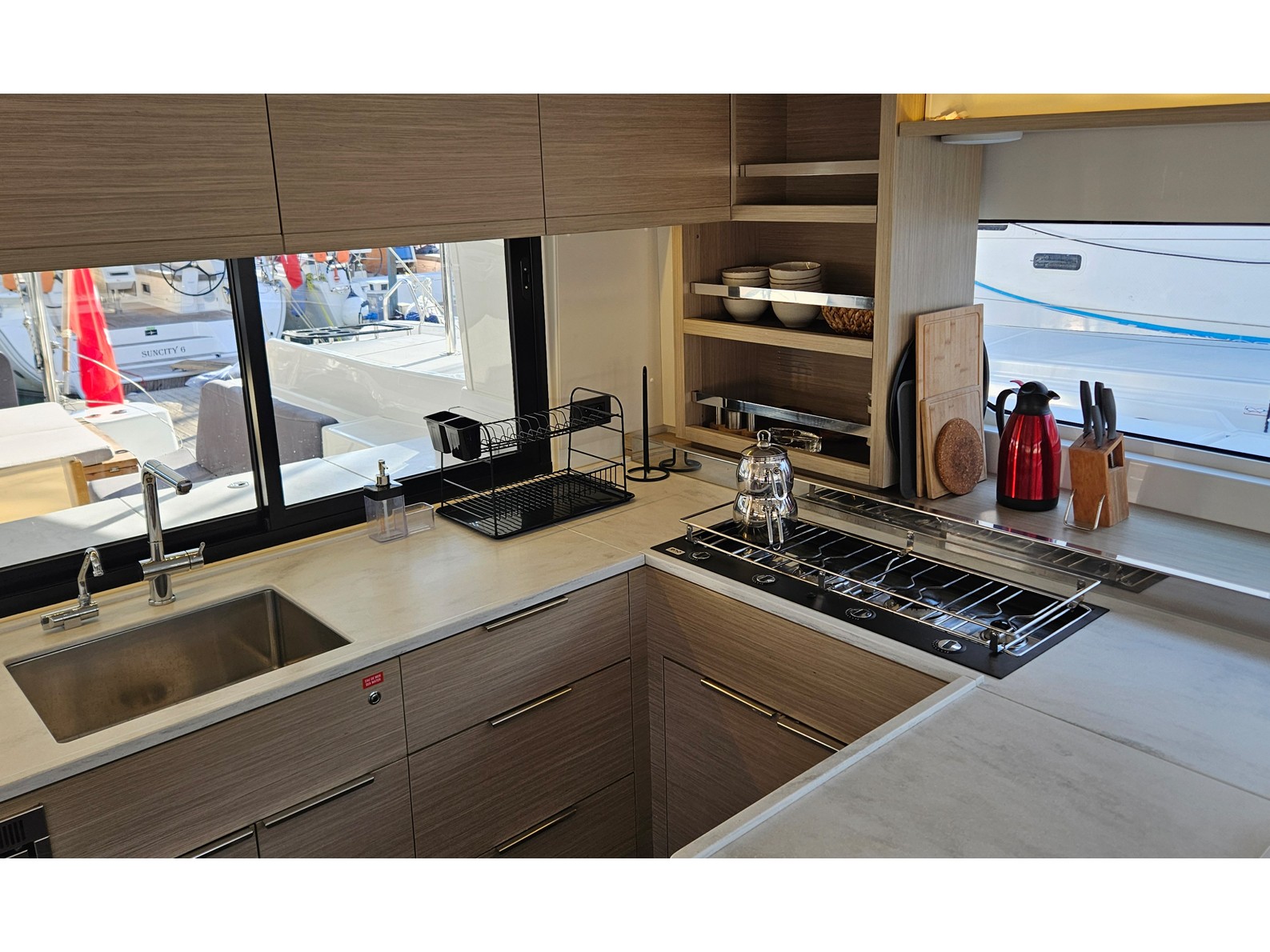 Lagoon 46 — photo 12