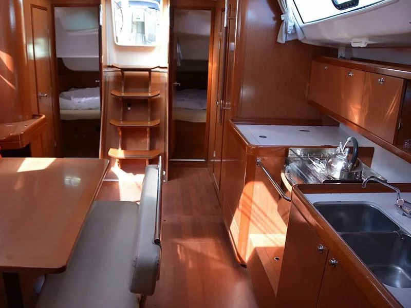 Oceanis 43 (Valdeker II) Interior image - 10