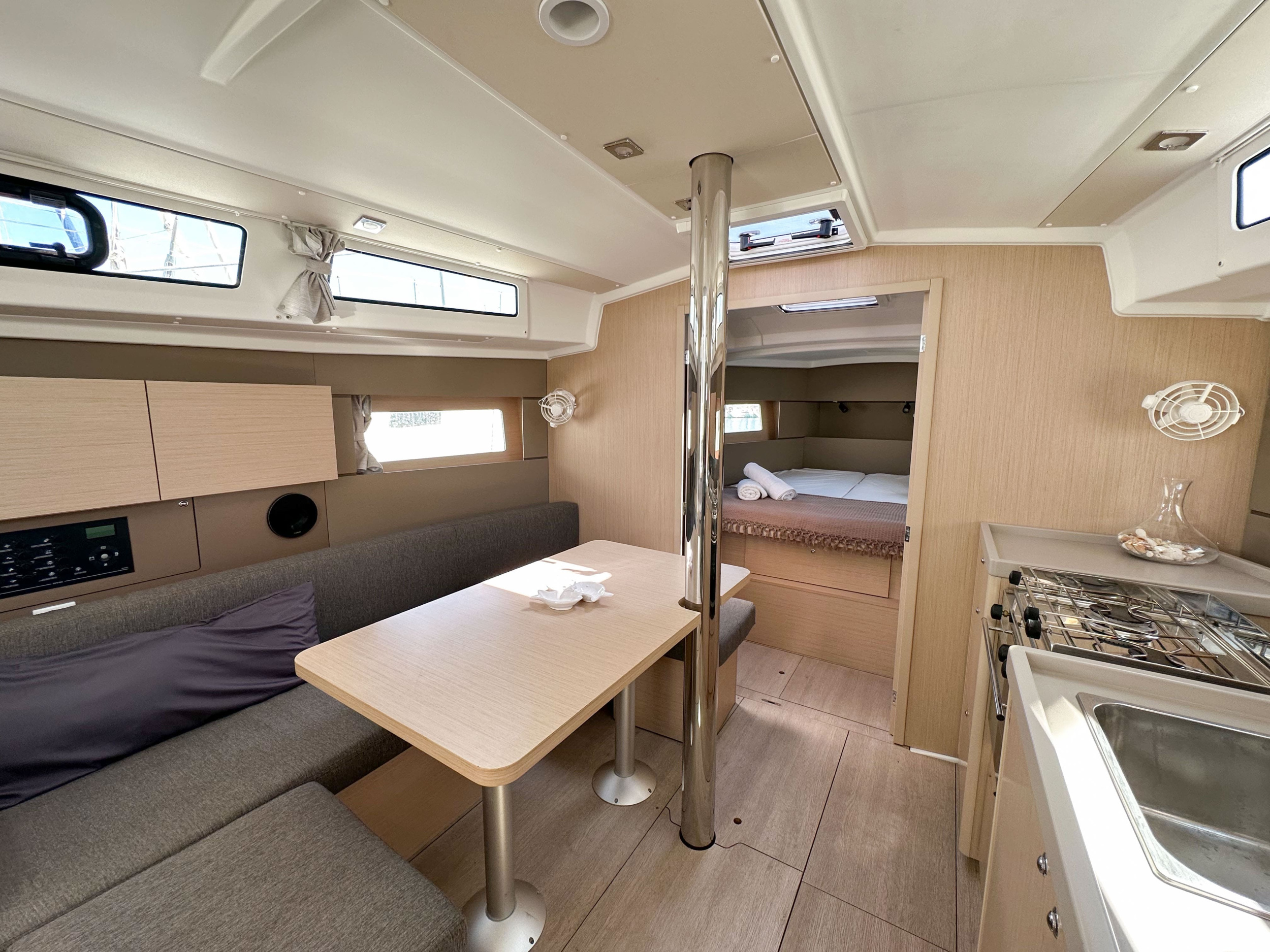 Photo #11 - Oceanis 38.1 (VITA) in Barсelona - 5293