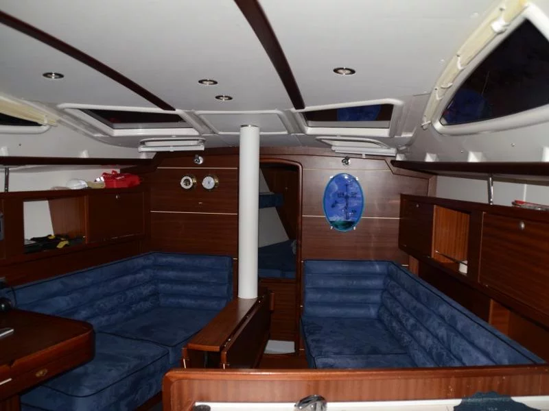Delphia 33 (Arctic Babe) Interior image - 2
