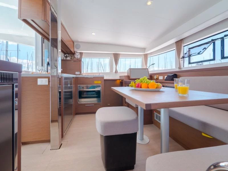 Lagoon 40 (BLUE EYES) Interior image - 8