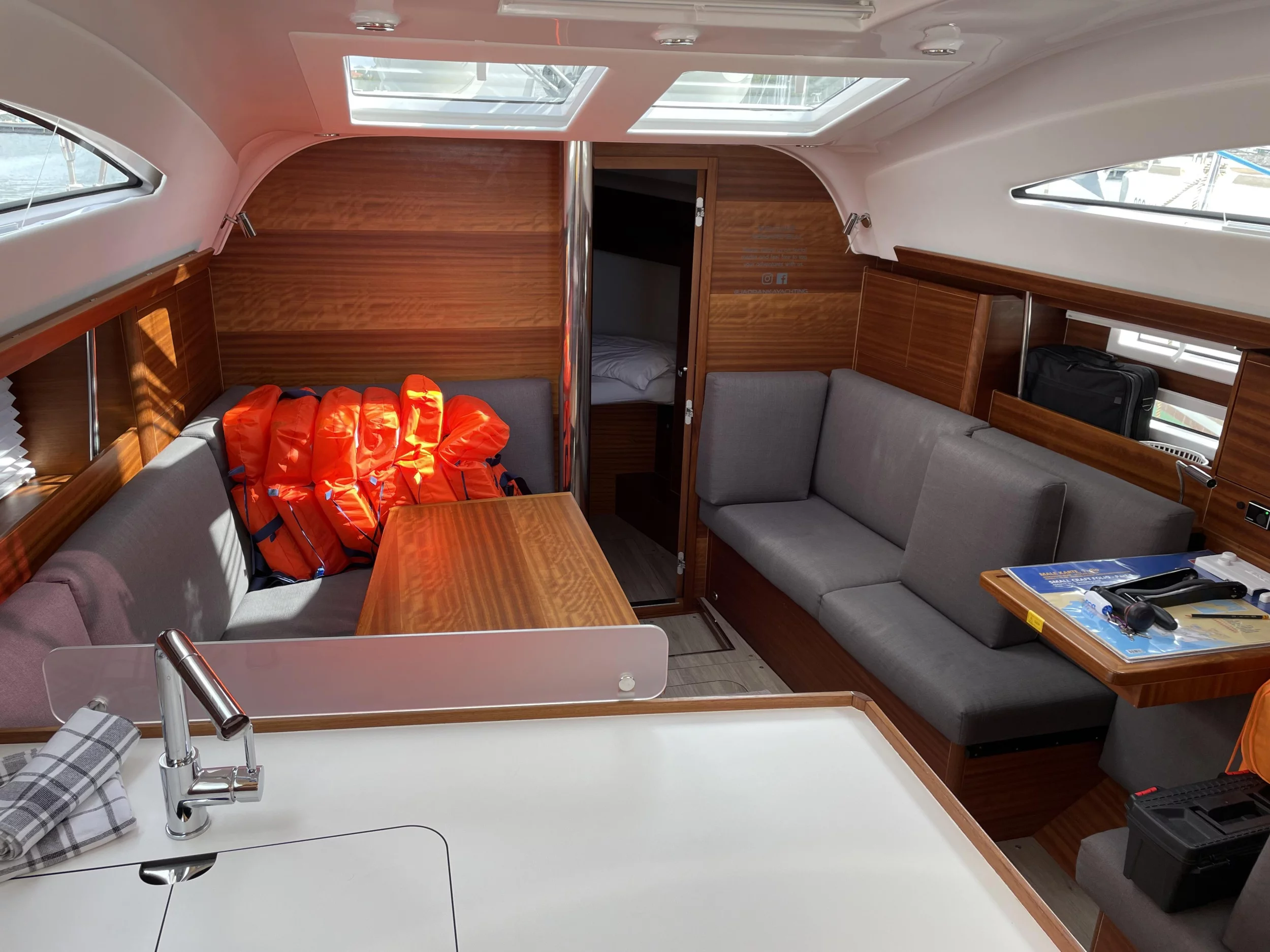 Elan 40.1 (BLU) Interior image - 1