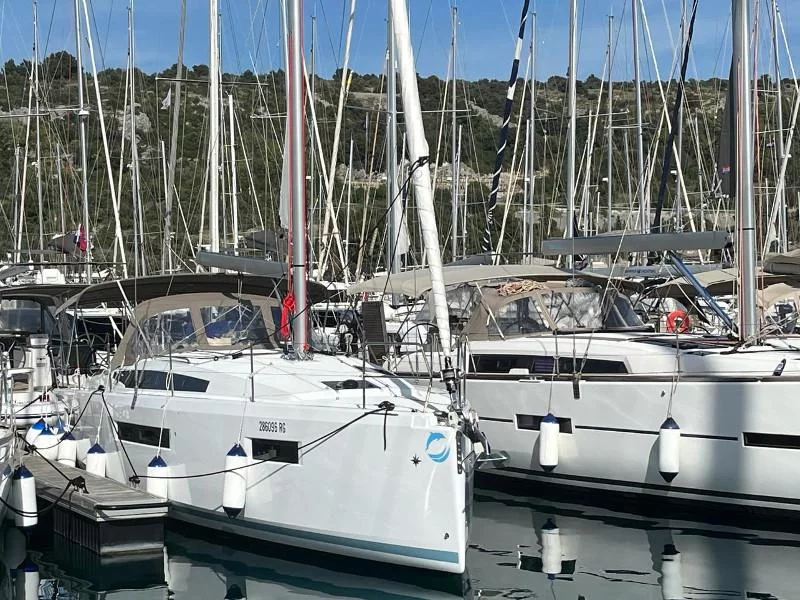Sun Odyssey 410 (OSKAR new 2024 (air condition, solar panels))  - 2