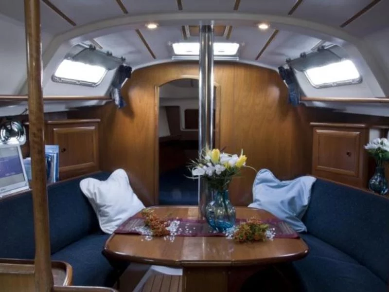 Beneteau 331 Master (SY Romantika) Interior image - 1
