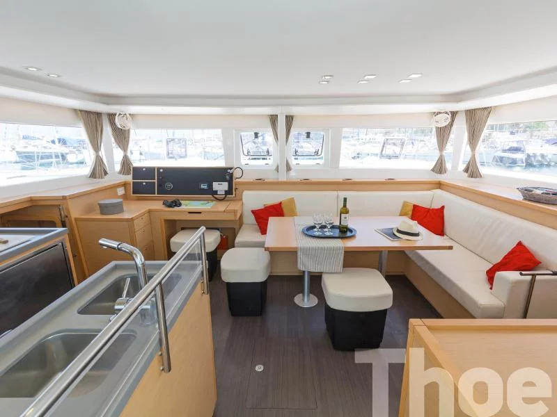 Lagoon 450 Fly & GEN (Thoe) Interior image - 13