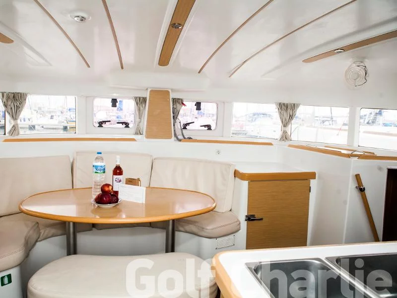 Lagoon 380 (Golf Charlie) Interior image - 10
