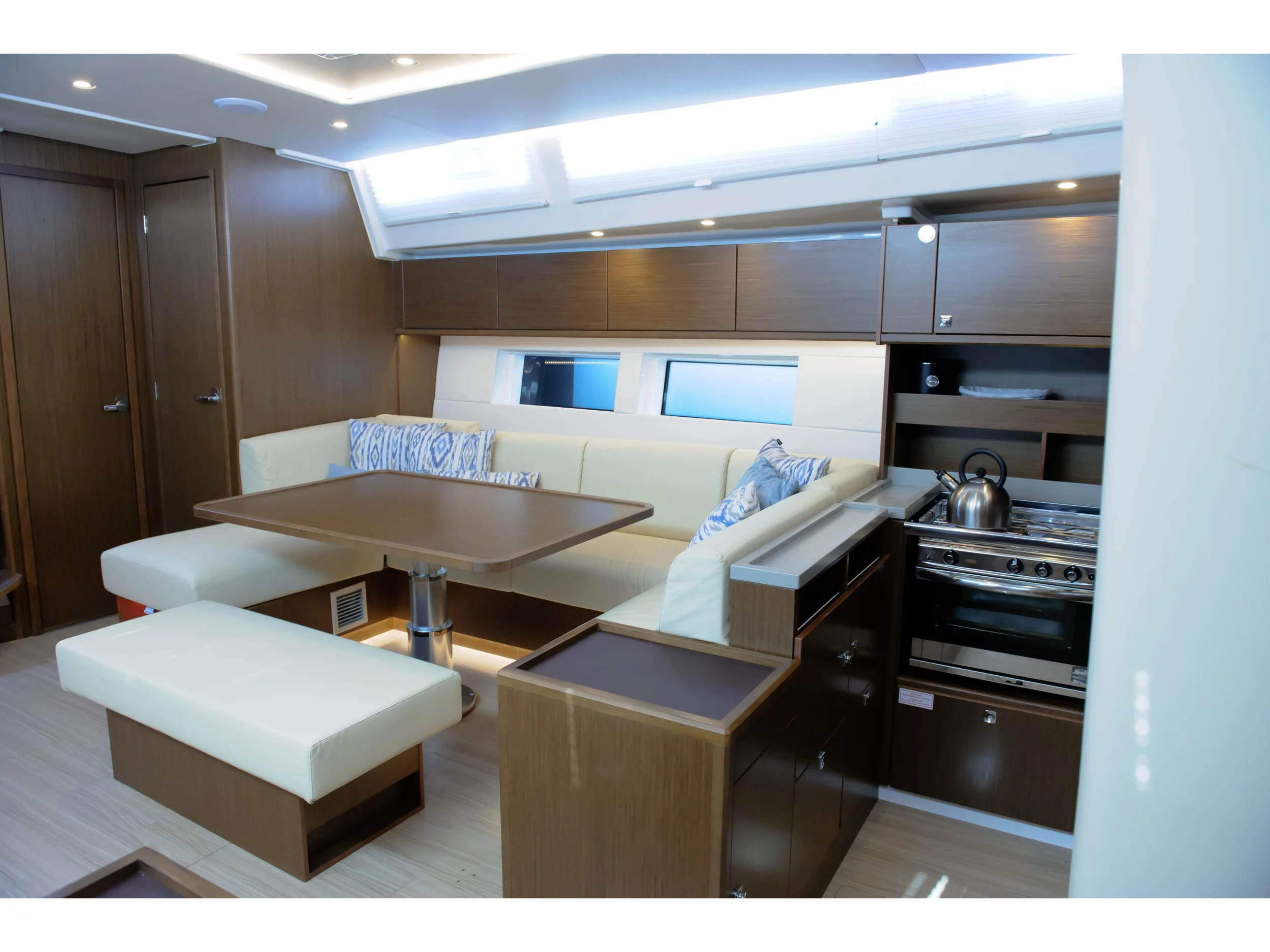 Bavaria C57 (Friends) Interior image - 2