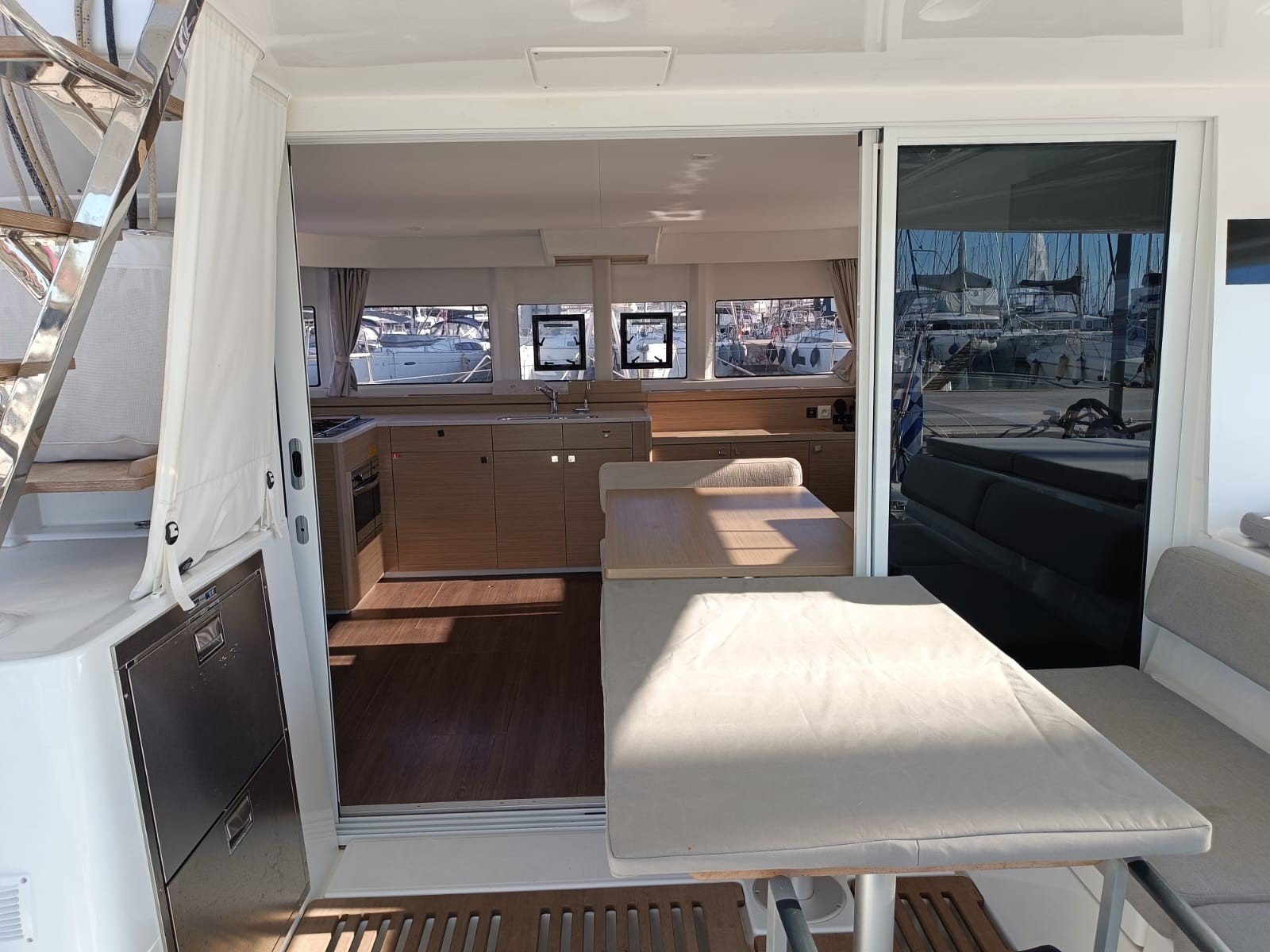 Lagoon 43 — photo 11