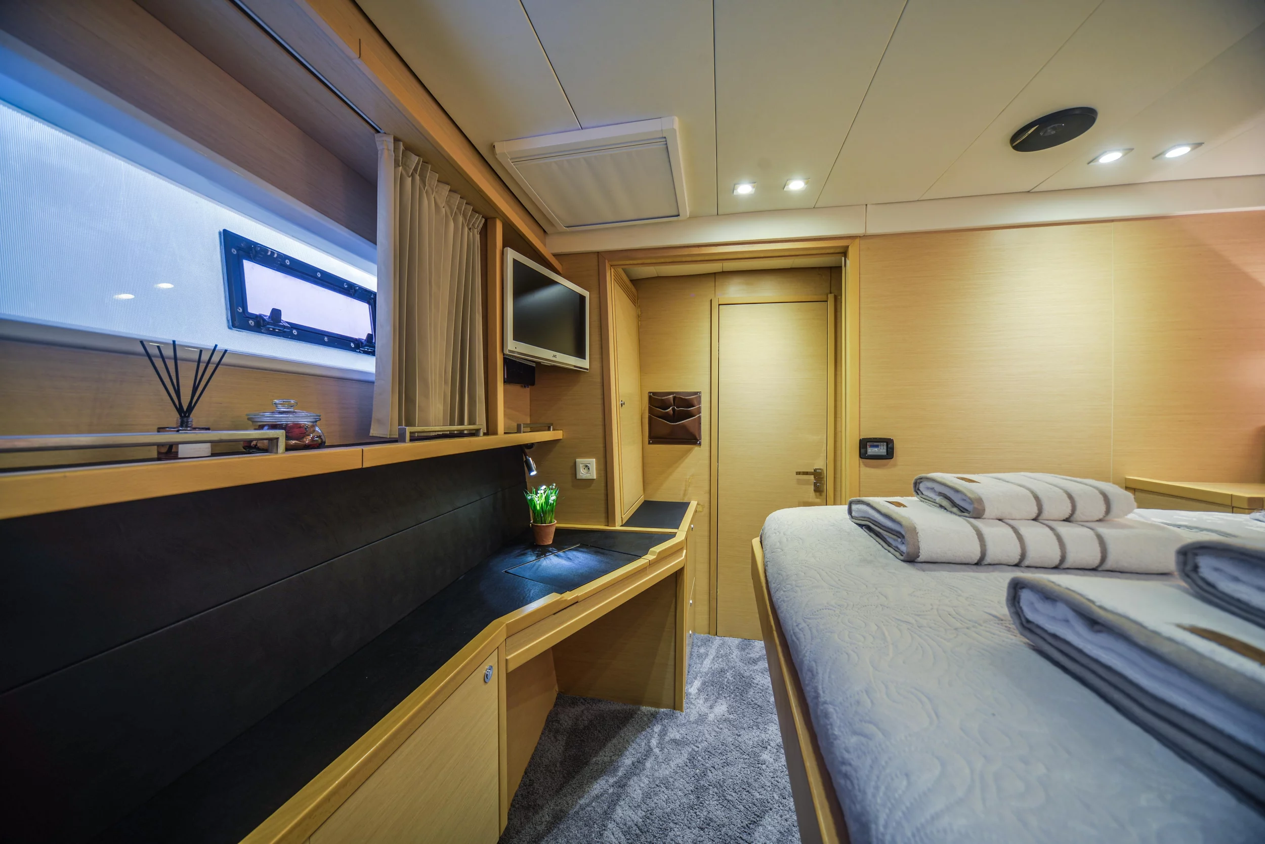 Lagoon 560 S2 (Avra)  - 13