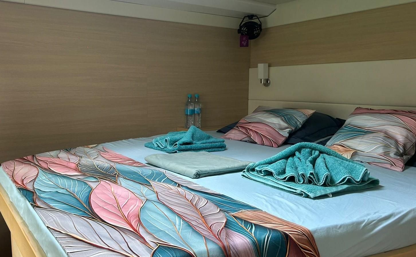 Lagoon 620 — photo 3