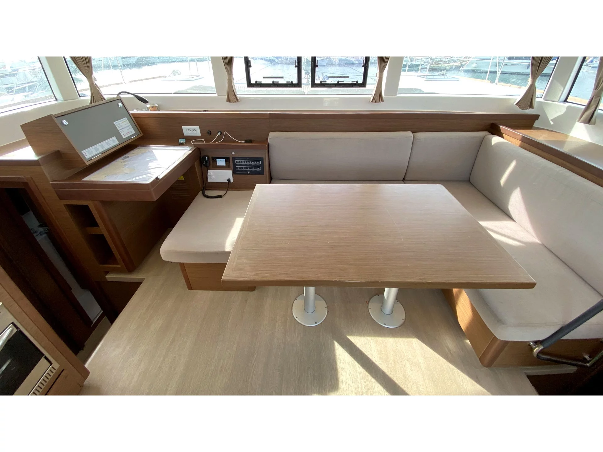 Lagoon 40 (Sunrise) Interior image - 23