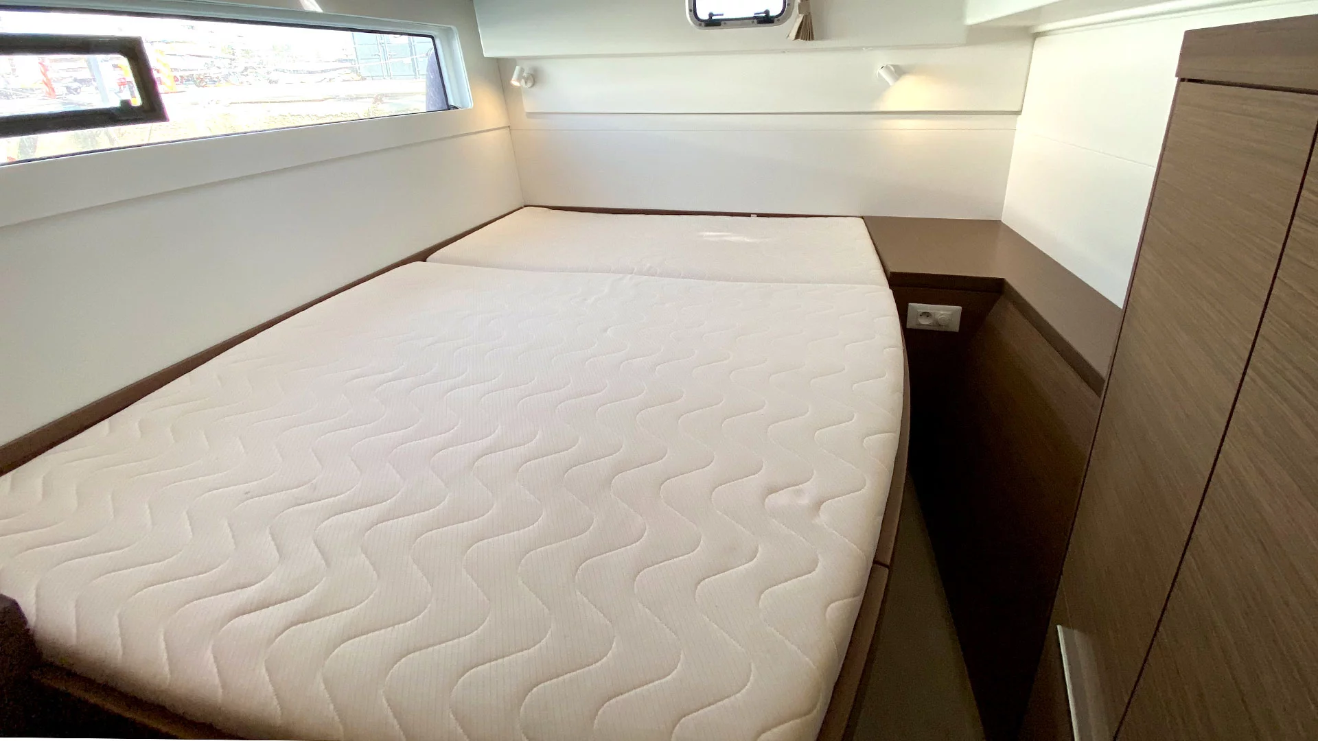 Lagoon 40 (Sunrise)  - 20