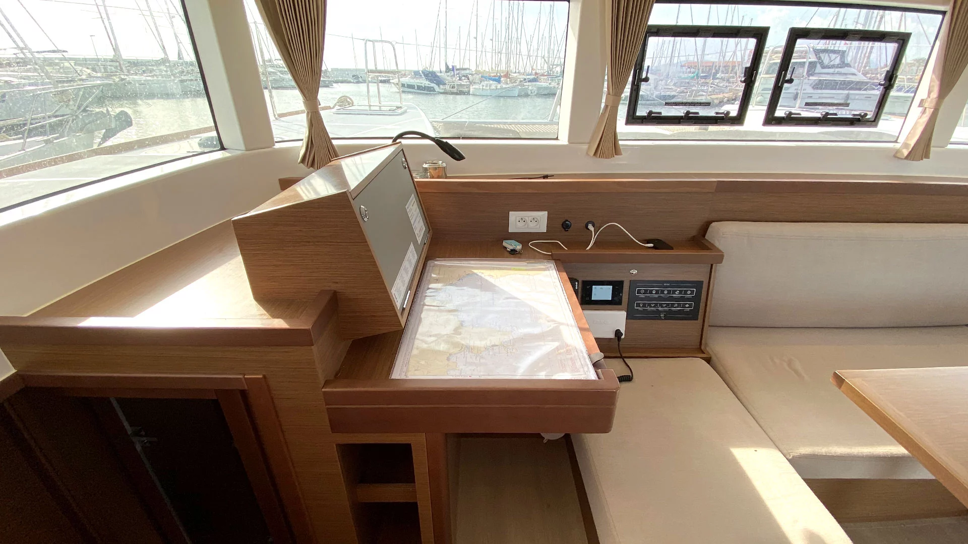 Lagoon 40 (Sunrise)  - 5