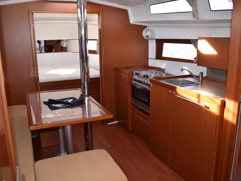 Oceanis 38 (Ánemos) Interior image - 3