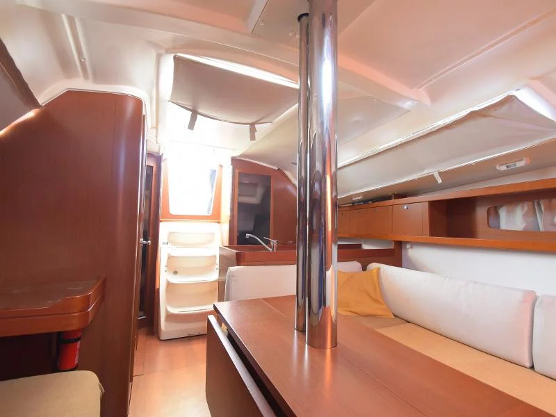 Oceanis 34 (Izar) Interior image - 4