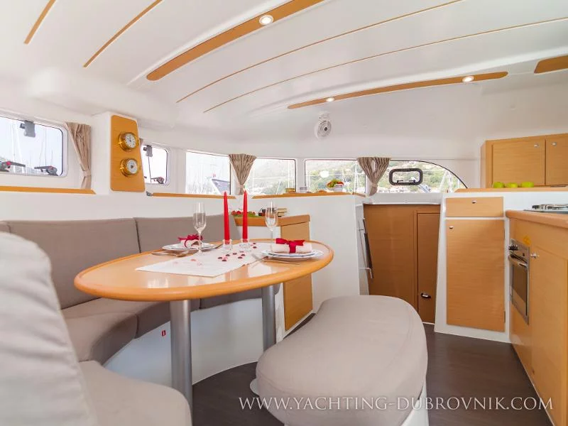 Lagoon 380 (Gratia) Interior image - 3