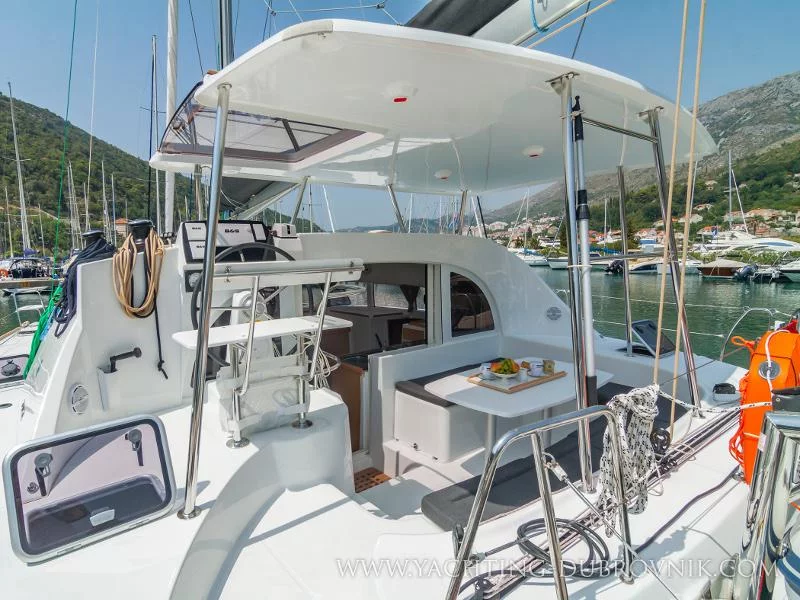 Lagoon 380 (Gratia)  - 11