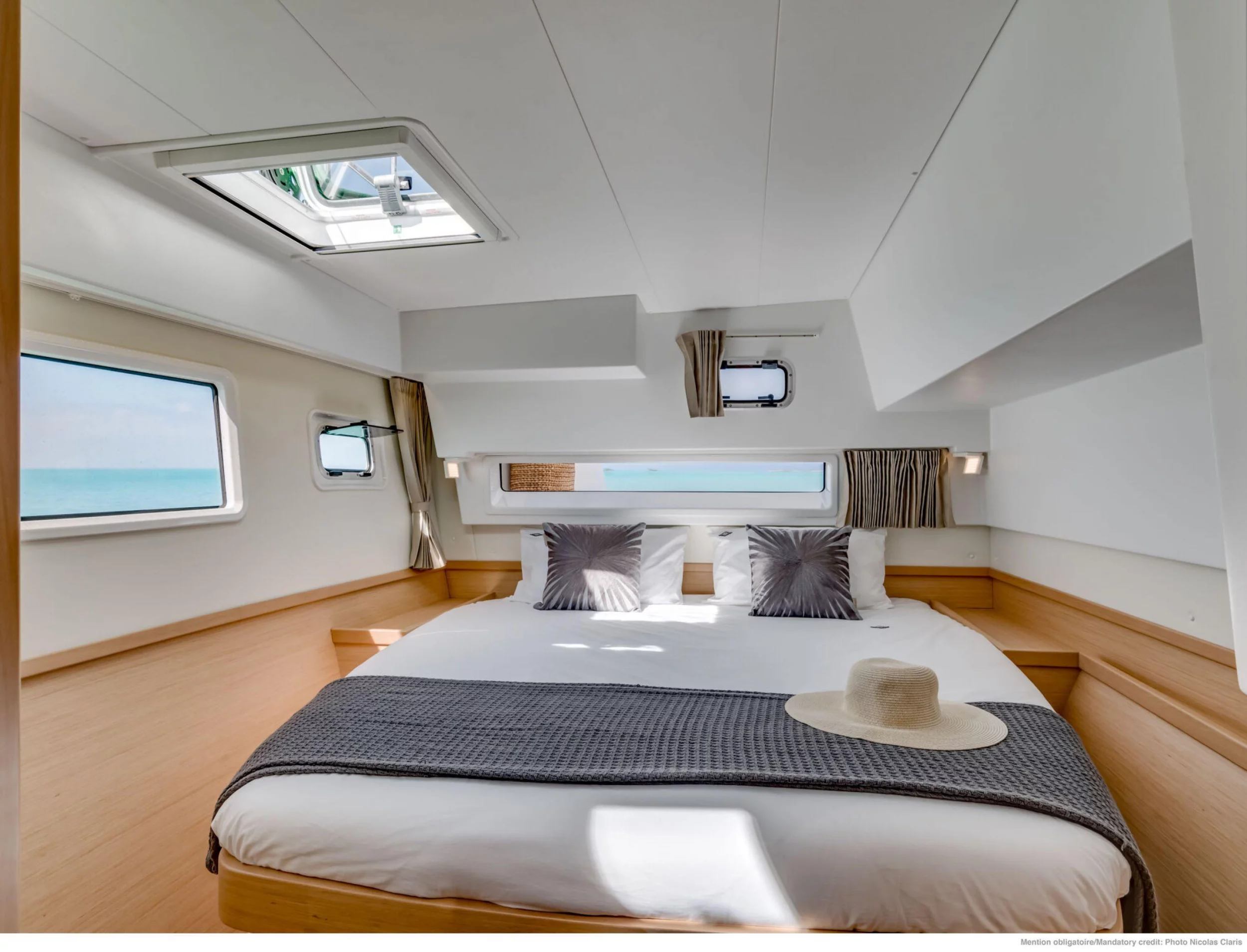 Lagoon 42 (SKYLIGHT)  - 10