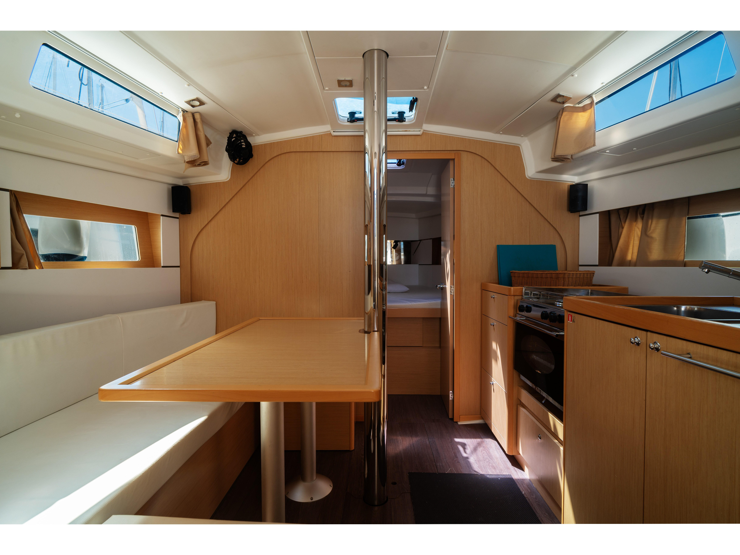 Oceanis 38 — photo 14
