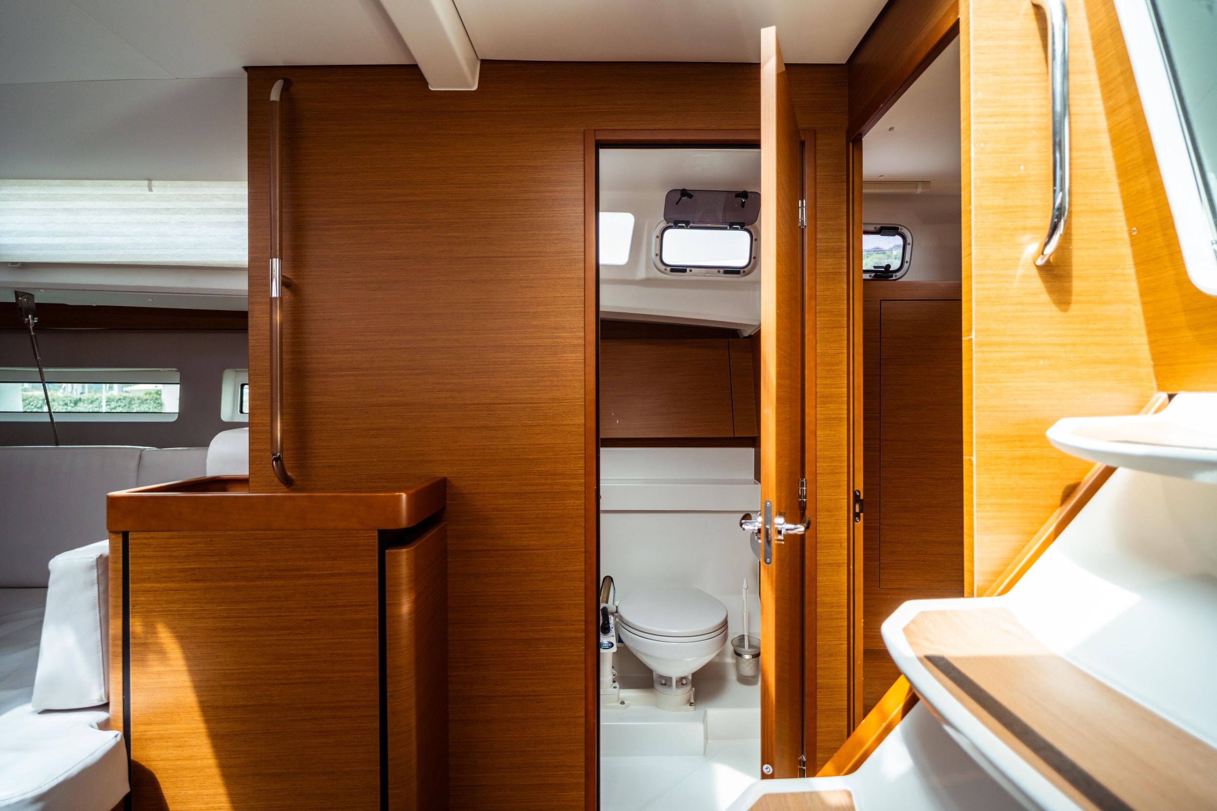 Sun Odyssey 440 — photo 7