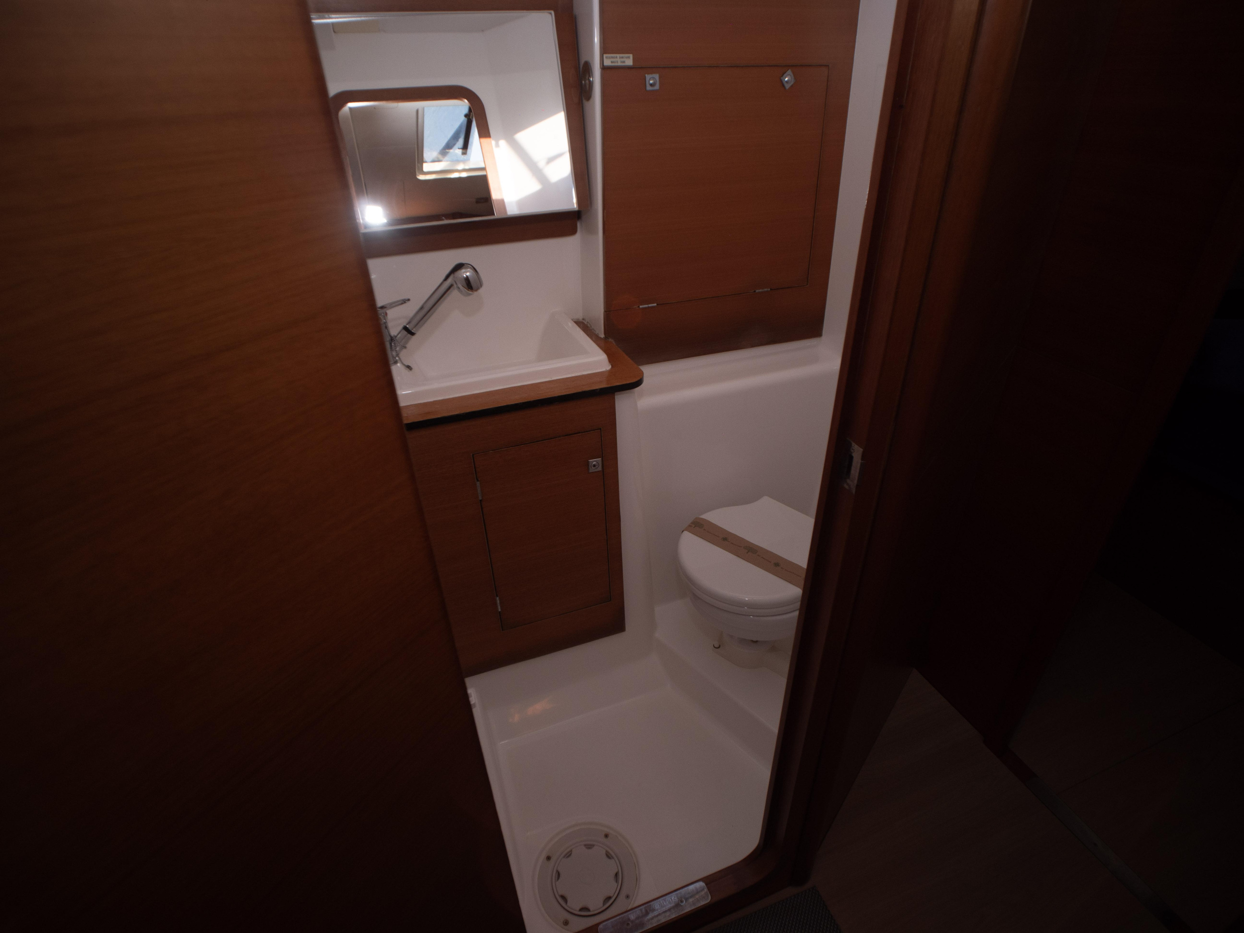 Dufour 460 Grand Large — photo 8