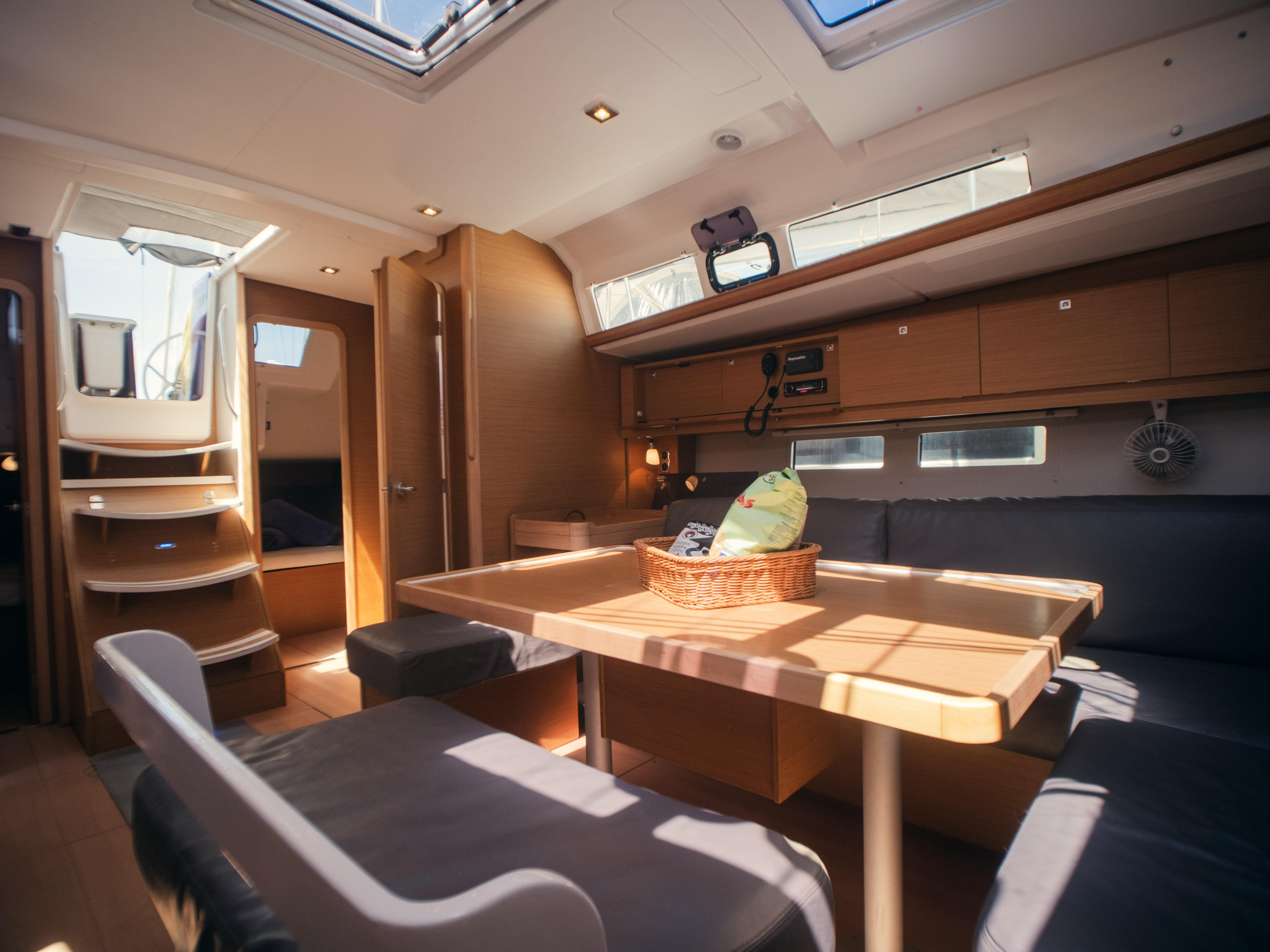 Dufour 460 Grand Large — photo 9