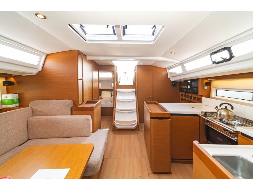 Sun Odyssey 440 — photo 3