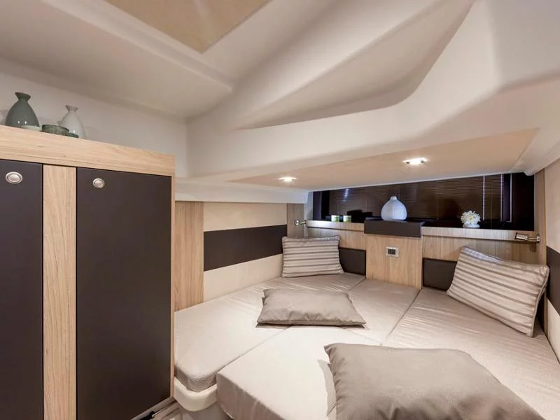 Cranchi M44 HT (Medusa) Interior image - 13