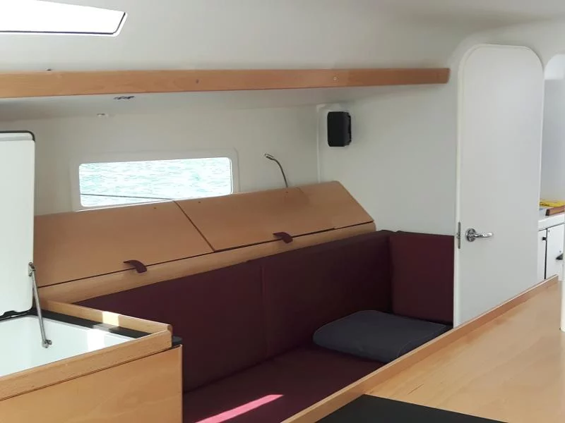 Pogo 12.5 (Purple Rain) Interior image - 10