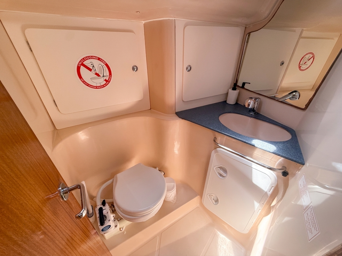 Bavaria 49 — photo 14