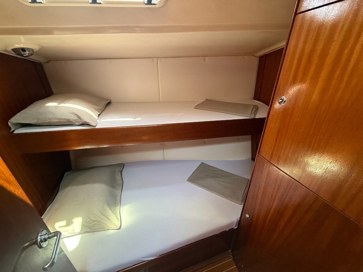Bavaria 49 — photo 13
