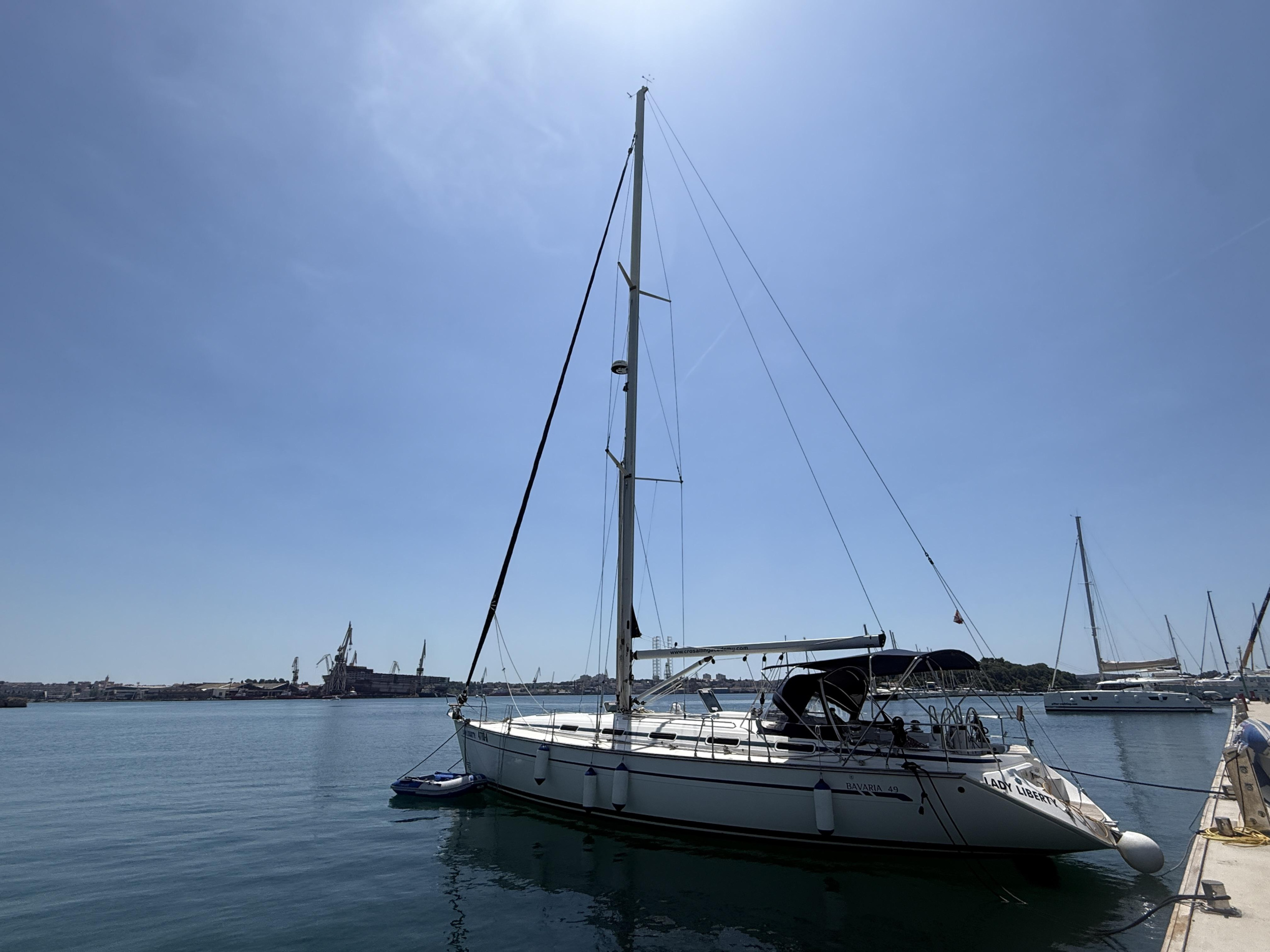 Bavaria 49 — photo 17