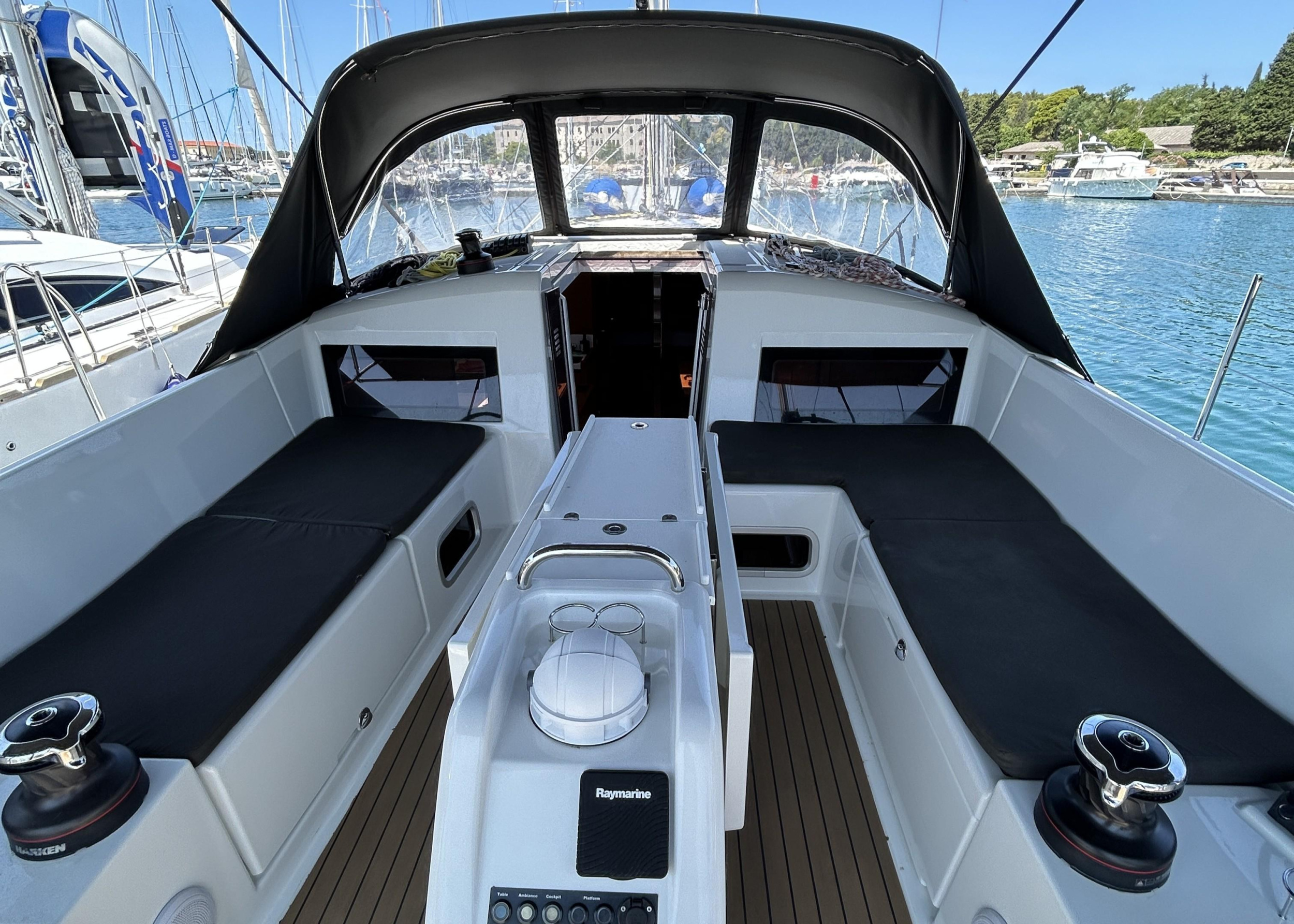 Sun Odyssey 440 — photo 6